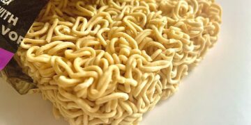 Ăn mì tôm thế nào để không hại sức khỏe?