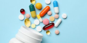 Người Việt dùng thuốc Việt và công trình khai thác giá trị nguồn dược liệu Việt Nam
